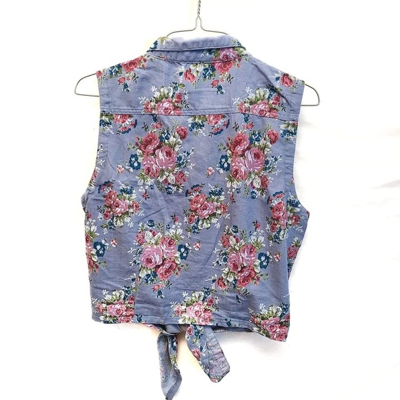 Bundle of 3 Crop Blouses - Picture 4 of 10